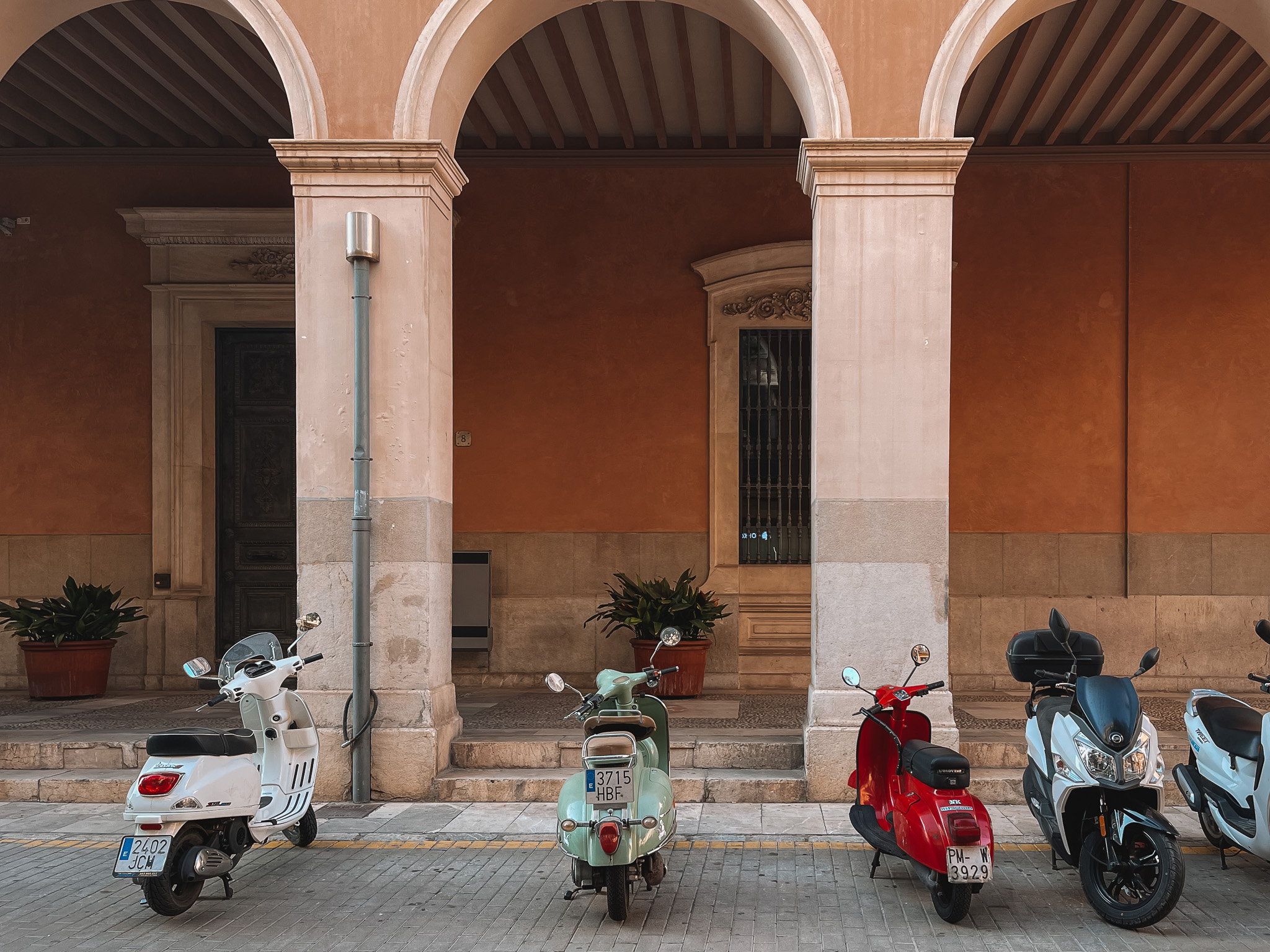 slow-travel-mallorca-scooters